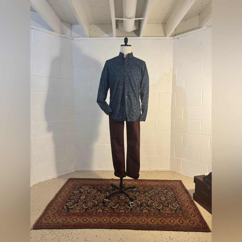 Medium Banana Republic Factory Blue Paisley Button Down